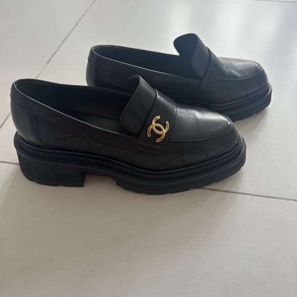 Chanel mocassins. Great condition. Only worn twice. Size 37 - Picture 1 of 2